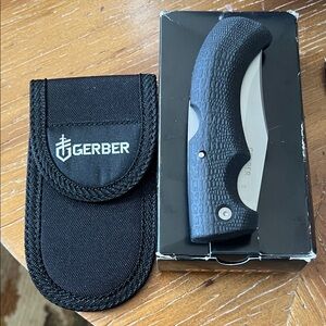 Gerber Textured Black Folding Knife Gator GO6079N